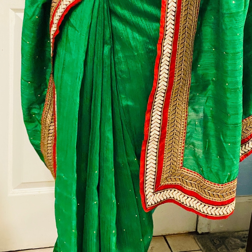 Green color, crush fabric saree , party wearing